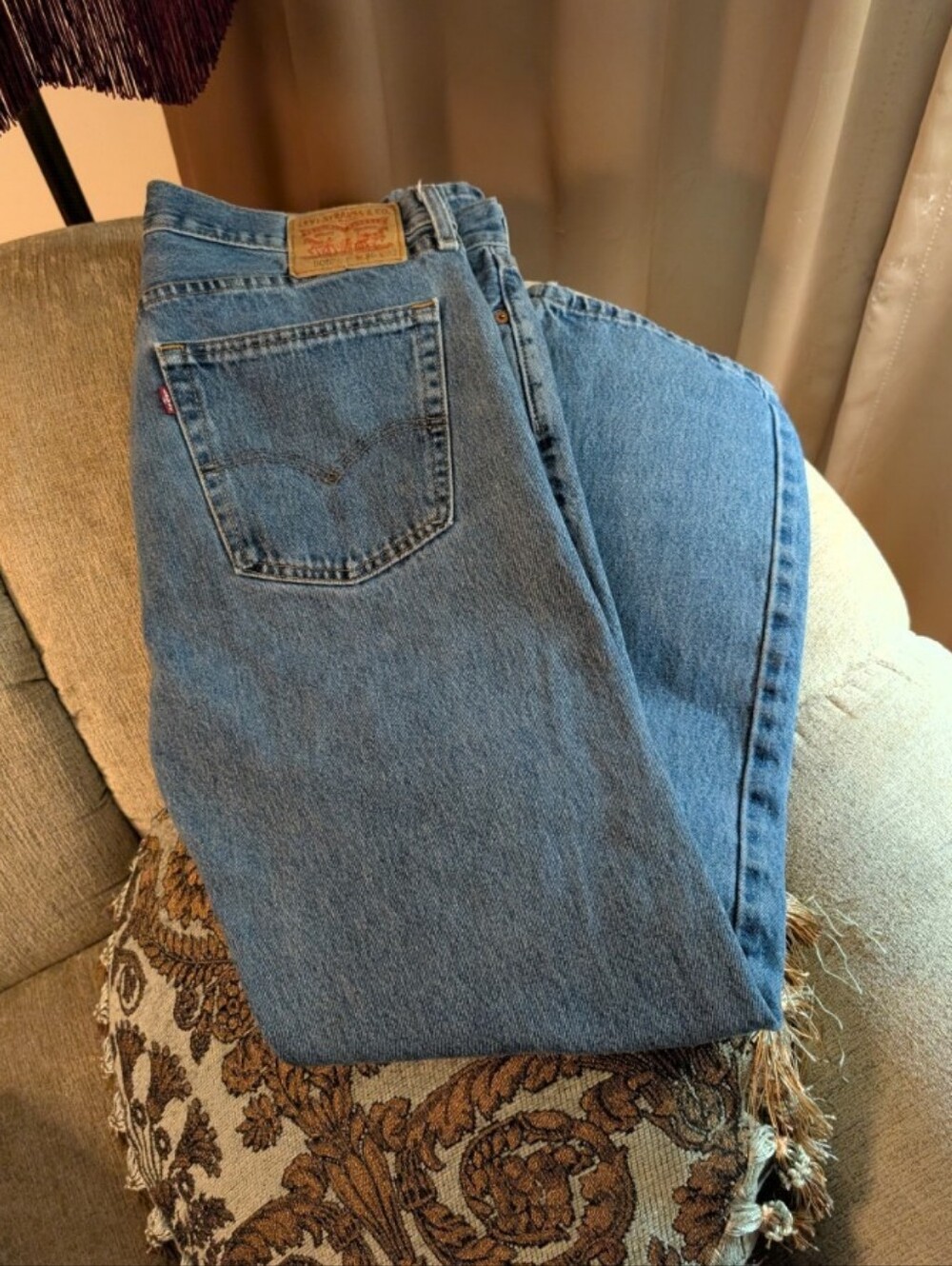 Y2K Levi's 505 Relaxed Fit 5 Pocket Riveted Medium Blue Distressed Jeans